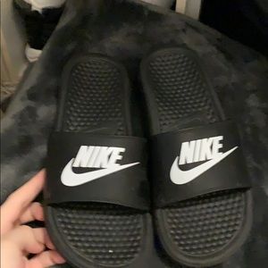 (girl) nike slides